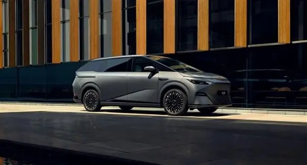 2025年多家车企战略转型遇挫 理想汽车模式引发行业反思-图3 2025年多家车企战略转型遇挫 理想汽车模式引发行业反思-图3