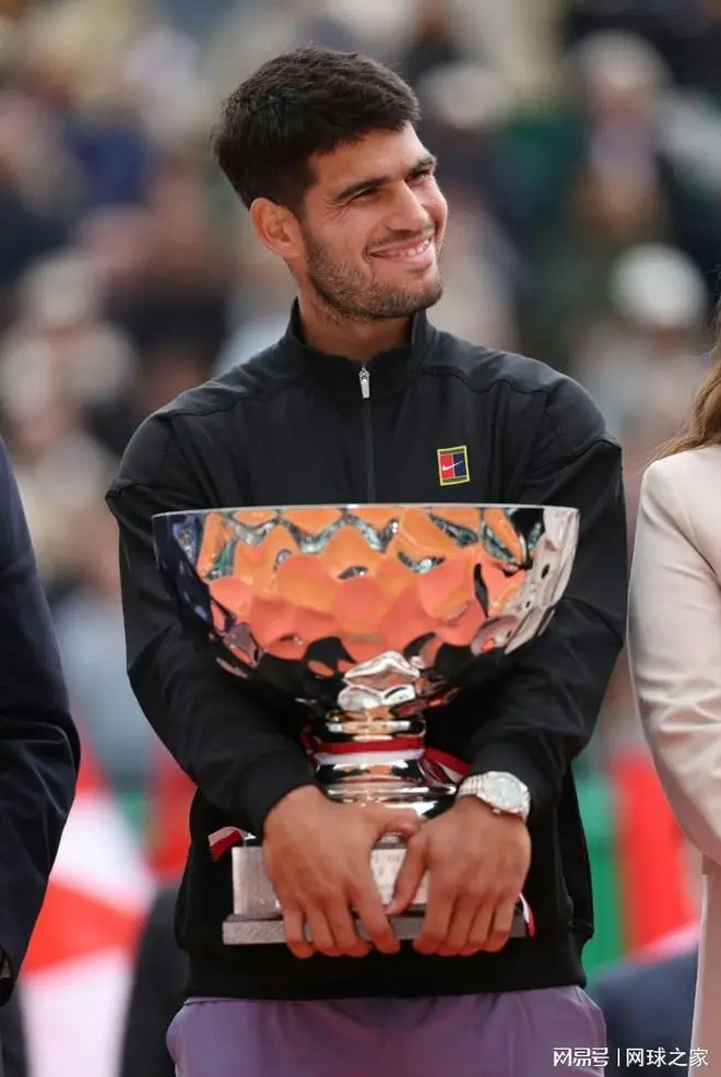 阿尔卡拉斯首夺法网冠军完成红土大三元 跻身男子网坛历史第五人-图4 阿尔卡拉斯首夺法网冠军完成红土大三元 跻身男子网坛历史第五人-图4