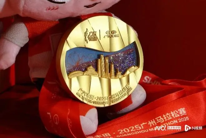 2025广州马拉松赛即将开跑 完赛奖牌采用珠江水韵流沙设计-图1 2025广州马拉松赛即将开跑 完赛奖牌采用珠江水韵流沙设计-图1
